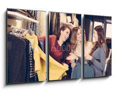 Obraz 3D tdln - 90 x 50 cm F_BS73111189 - Three Women in a Clothing Store