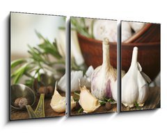 Obraz 3D tdln - 90 x 50 cm F_BS74114522 - Raw garlic and spices on wooden table