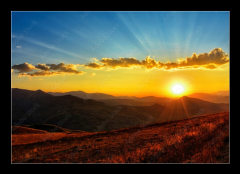 Obraz 1D - 100 x 70 cm F_E569569643 - Beautiful sun set with sweet clouds between mountains