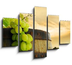 Obraz ptidln 5D - 150 x 100 cm F_GB19328212 - Wine barrel and grape with vineyard in background