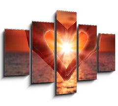 Obraz 5D ptidln - 150 x 100 cm F_GB56533400 - sunset in heart hands - zpad slunce v rukou srdce