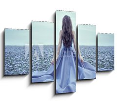 Obraz   Back view of standing young woman in blue dress, 150 x 100 cm