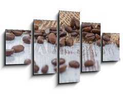 Obraz 5D ptidln - 125 x 70 cm F_GS100905478 - Coffee beans lying on the table 