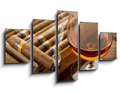 Obraz 5D ptidln - 125 x 70 cm F_GS34951476 - cuban cigar and cognac on wood background - kubnsk doutnk a koak na devnm pozad