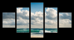 Obraz 5D ptidln - 125 x 70 cm F_GS629716136 - Ocean coast panorama in calm weather with small waves, blue sky, white clouds and bright sun. Seascape illustration. Generative AI