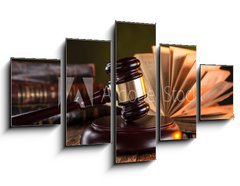 Obraz 5D ptidln - 125 x 70 cm F_GS71289049 - Wooden gavel and books on wooden table, law concept - Devn palika a knihy na devnm stole, koncept prva