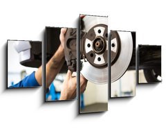 Obraz 5D ptidln - 125 x 70 cm F_GS76464248 - Focused mechanic adjusting the wheel