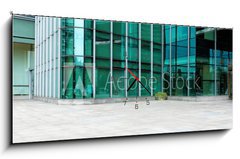 Obraz s hodinami 1D panorama - 120 x 50 cm F_AB81387046 - Empty road near modern building exterior - Prázdná silnice v blízkosti moderního exteriéru budovy