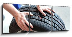 Obraz s hodinami 3D tdln - 150 x 50 cm F_BM66921054 - Reifenwechsel in einer KFZ Werkstatt // Tire change by mechanic