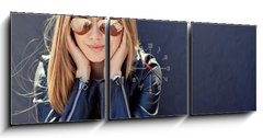 Obraz s hodinami 3D tdln - 150 x 50 cm F_BM79452361 - Beautiful fashionable young woman