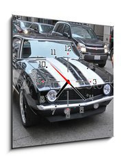 Obraz s hodinami 1D - 50 x 50 cm F_F65500972 - American muscle car on a street in Chicago