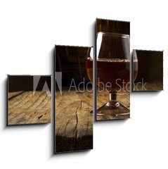 Obraz 4D tydln - 120 x 90 cm F_IB94348005 - Glass white wine and bunch grapes on background of wooden  - Sklenn bl vno a svazek hrozn na pozad devnch