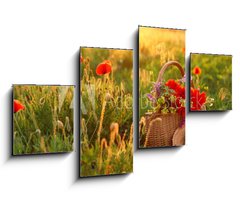 Obraz 4D tydln - 100 x 60 cm F_IS276027409 - Basket of wildflowers with straw hat in sunlit poppy field