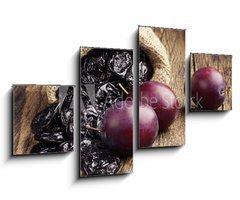 Obraz 4D tydln - 100 x 60 cm F_IS70640969 - Prunes with plums in small sack - Slivky se vestkami v malm pytli